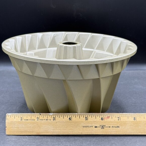 Nordic Ware Kugelhopf Bundt Pan 10 Cup Cake Pan  Bakeware - Picture 9 of 9